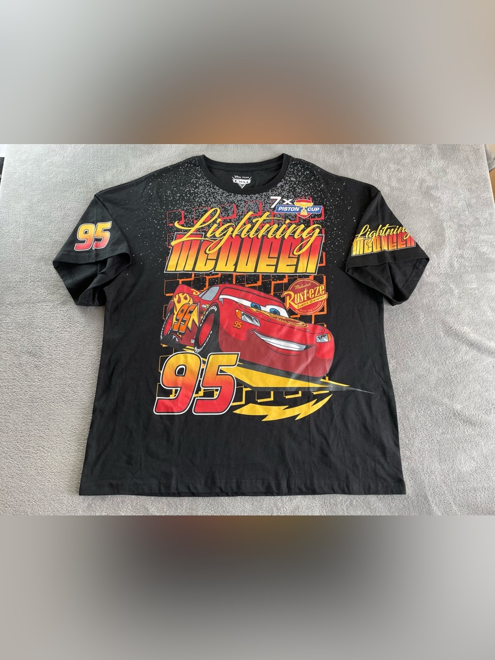 Disney Pixar Cars Lighting McQueen Piston Cup 95 Tee Men’s 2XL Heavyweight Black